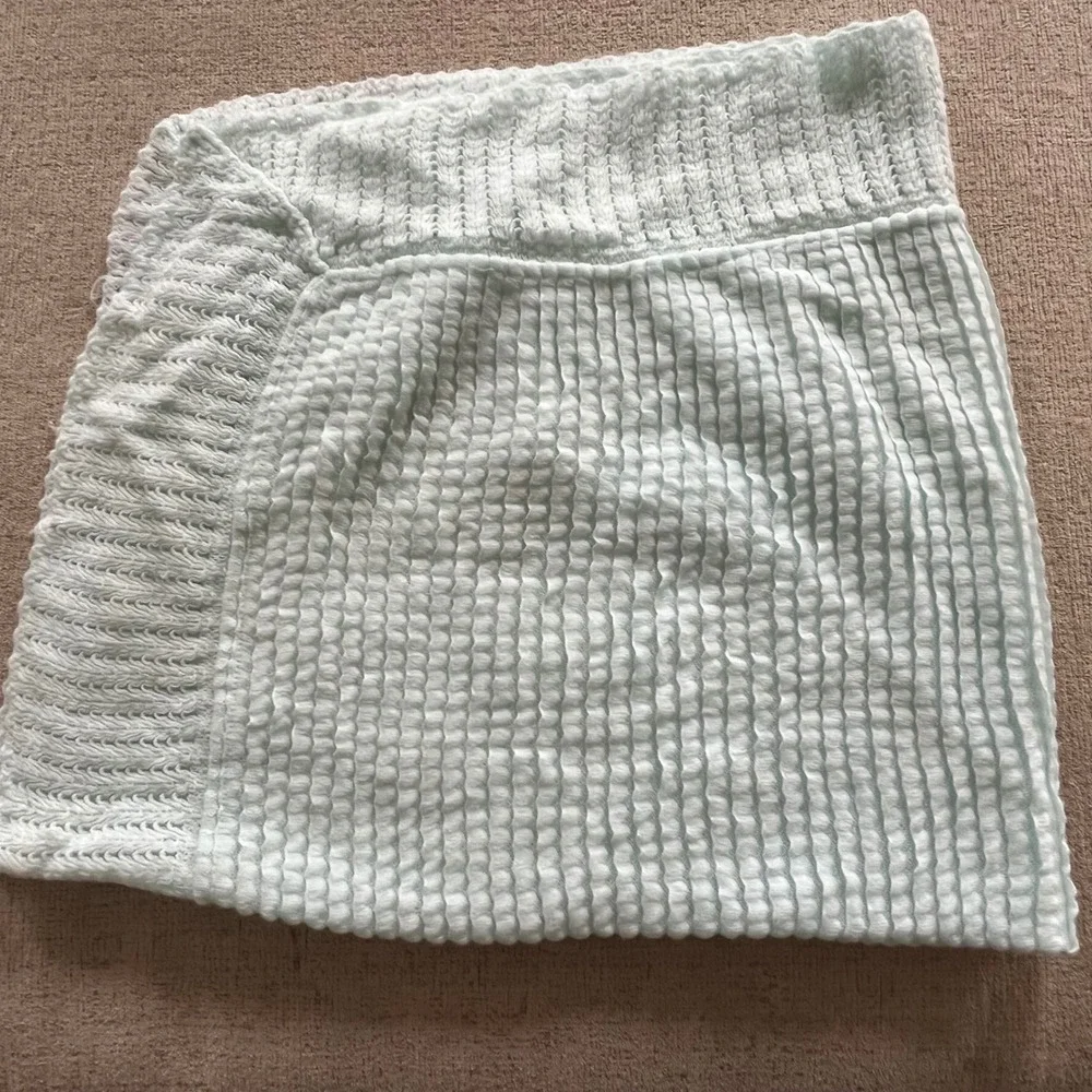 Vintage Acrylic Knit Baby Blanket Mint Green Waffle Scalloped Edge 34x36